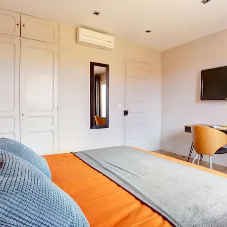 L'amandine ,45 M2 Terrasse Et Garage Centre * Saint-Raphaël