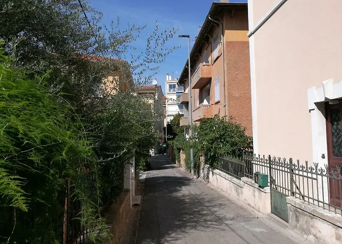 Apartment L'amandine ,45 M2 Terrasse Et Garage Centre *