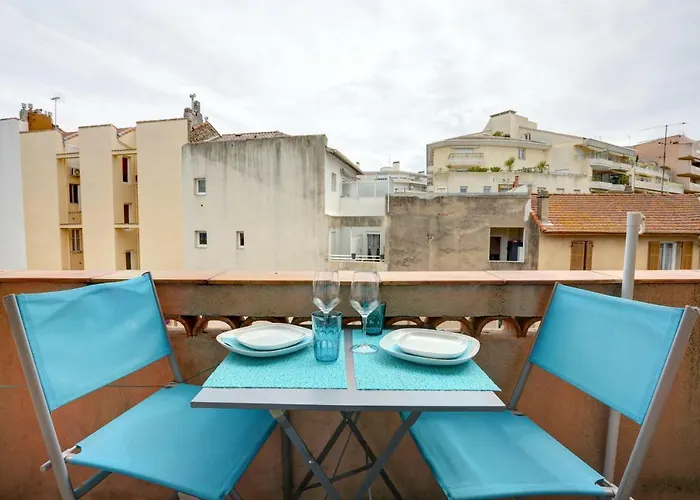 L'amandine ,45 M2 Terrasse Et Garage Centre Saint-Raphael (Var)