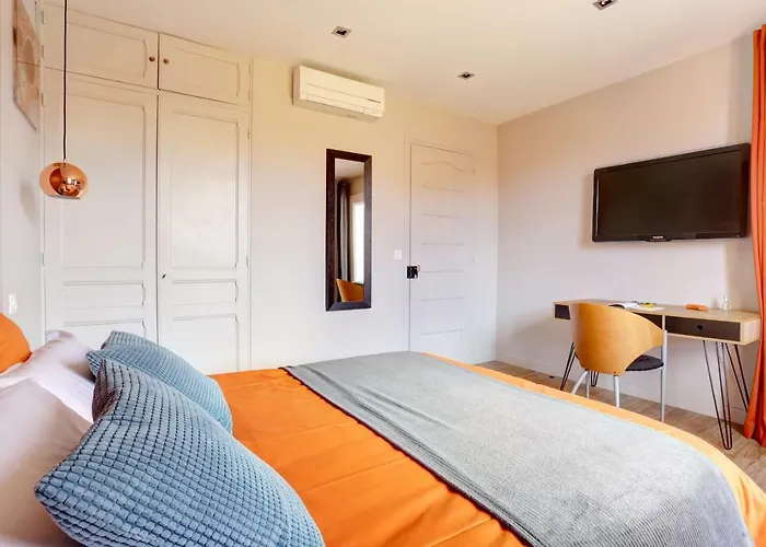 L'amandine ,45 M2 Terrasse Et Garage Centre * Saint-Raphael (Var)